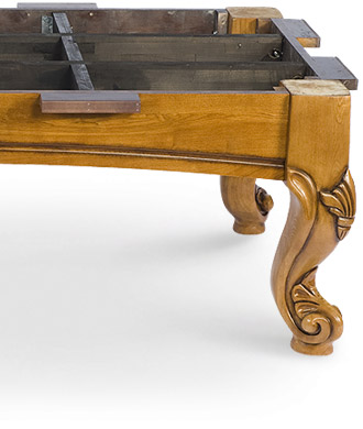 Une table faite en bois massif pour une meilleure stabilité